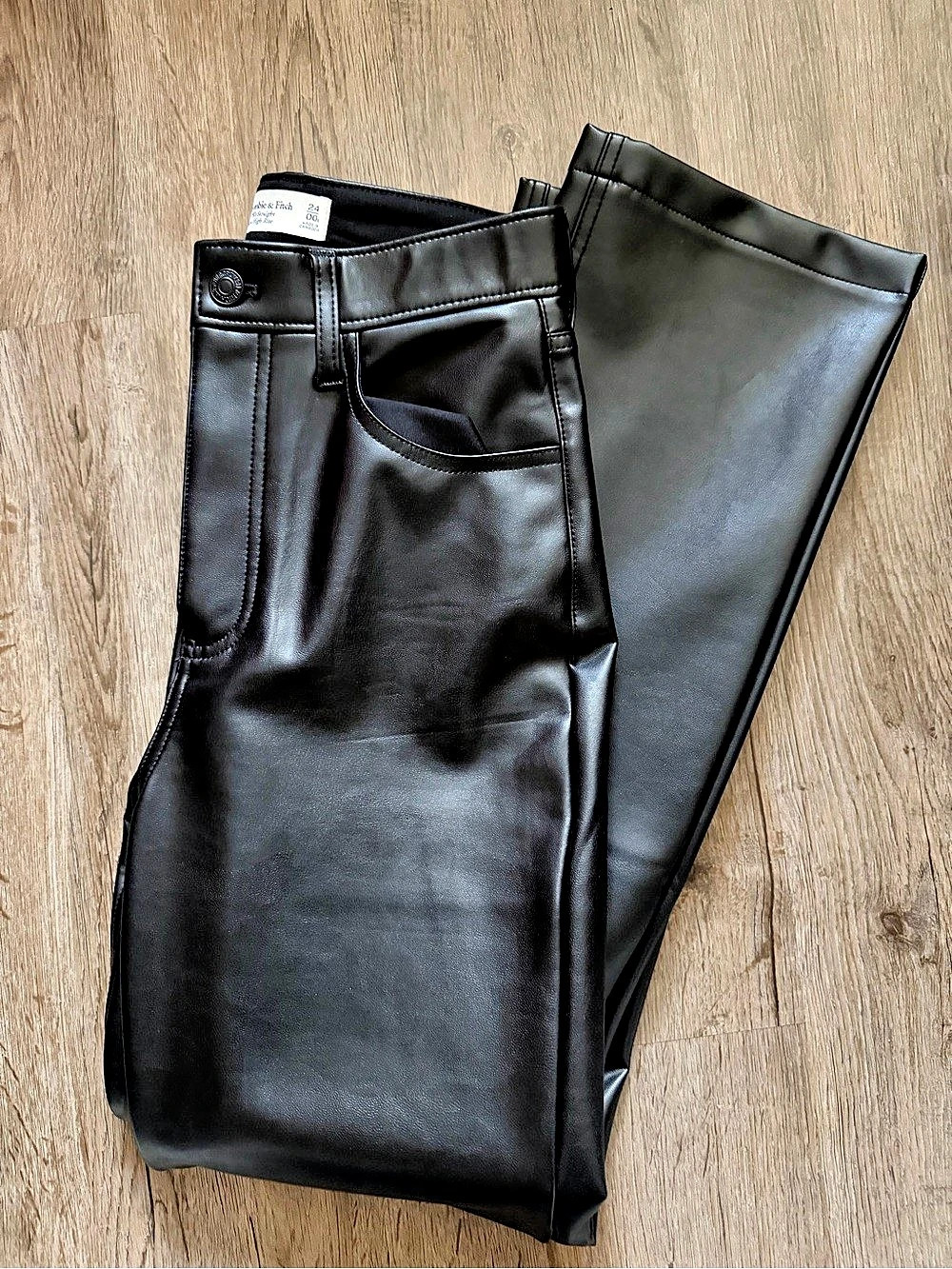 Abercrombie & Fitch 90s Straight Ultra High Rise Black Faux Leather Pants Waist